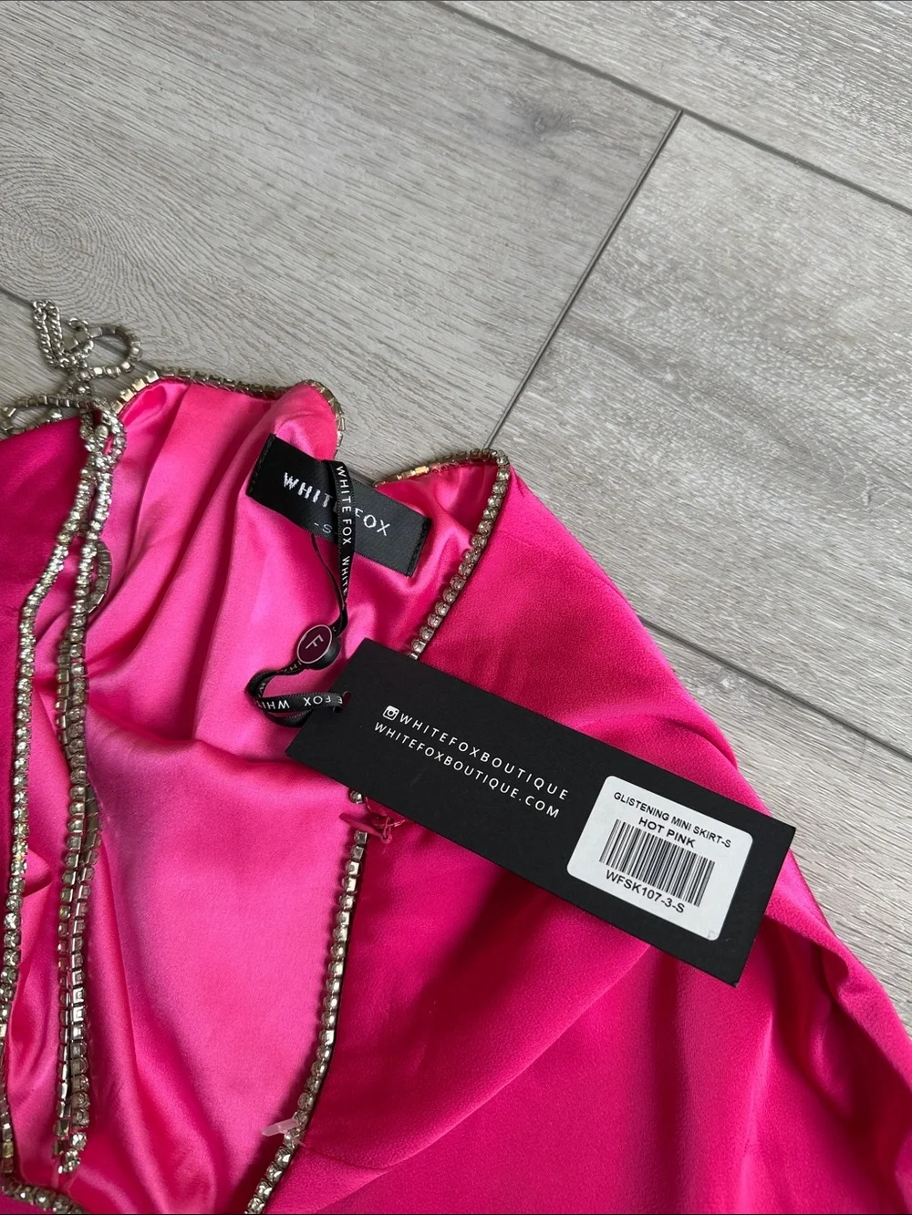 White Fox nwt Hot Pink Satin Mini Skirt with Rhinestone Waist chain belt small
